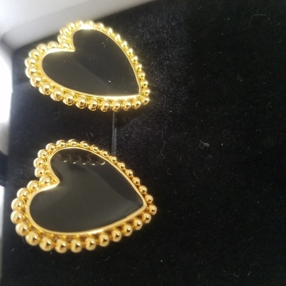 Black Heart shaped Earrings - Picture 4 of 7
